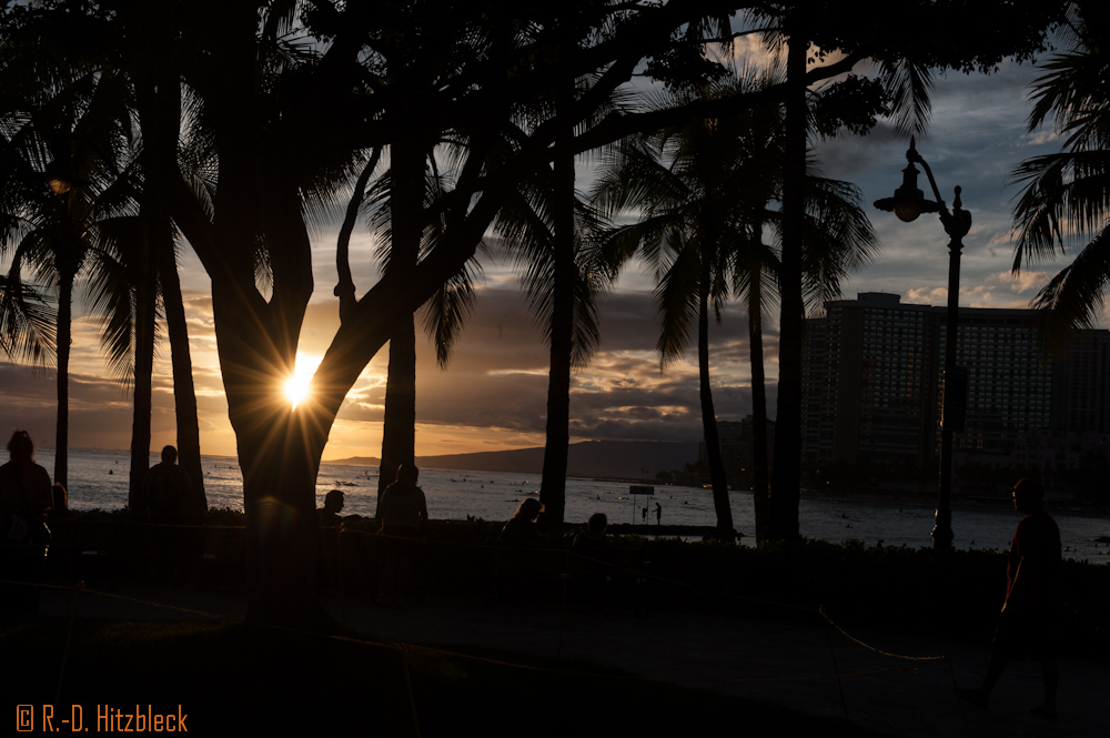 Sunset at Waikiki Beach _D707920.jpg