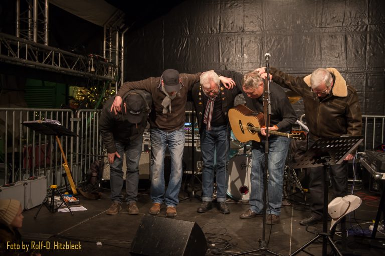 Old County Folks spielen in Brühl auf dem Weihnachtsmarkt
