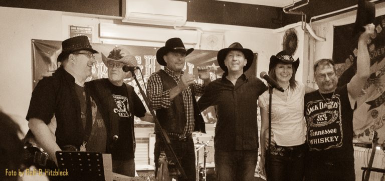 Country meets Rock – Straight Flush spielen Highway Riders Motorrad Club